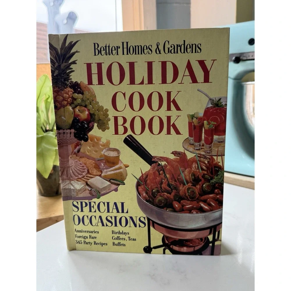 Vintage 1968 Better Homes and Garden Holiday Cookbook. Special Occasions